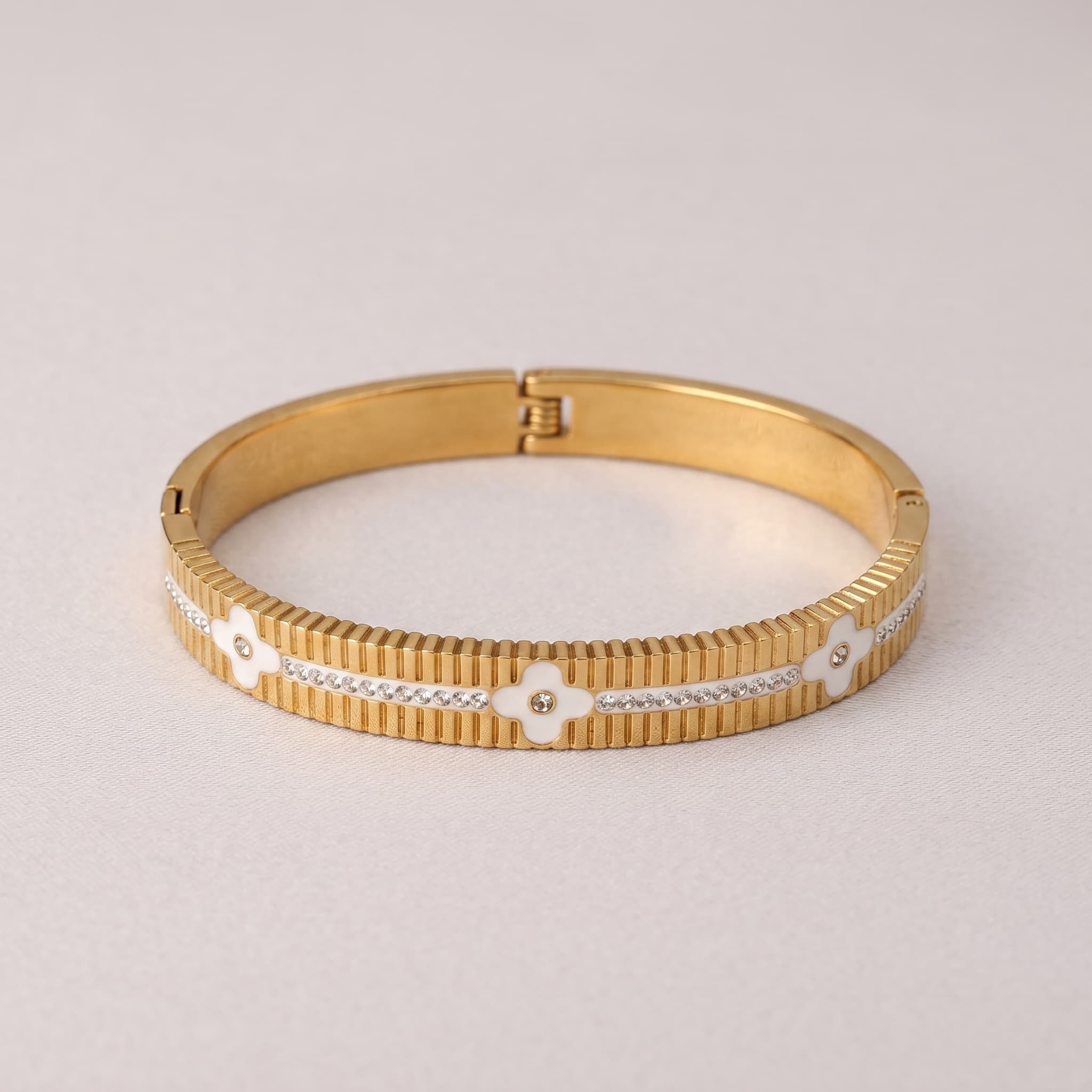 gold ribbed flower inlay bracelet