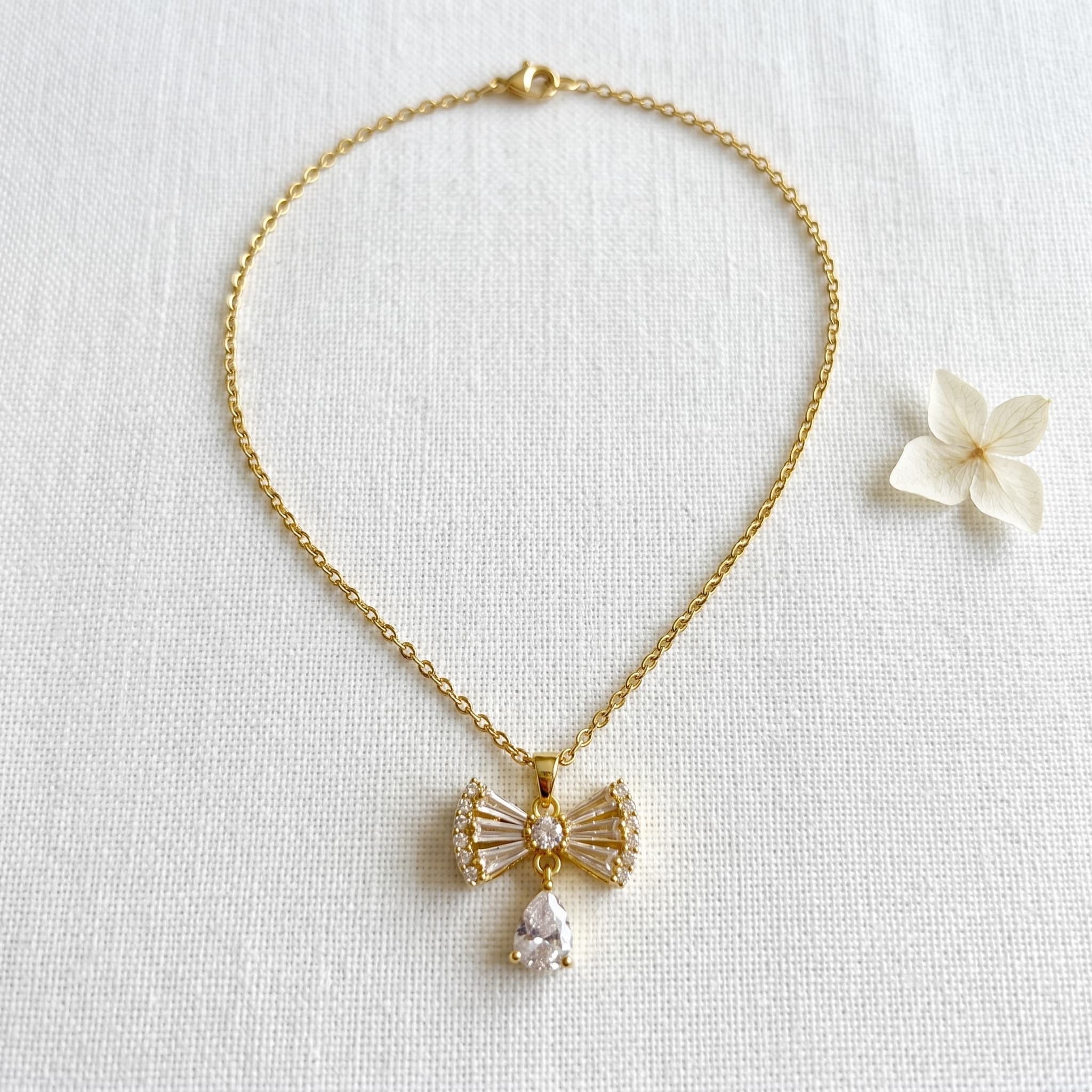 dainty bow pendant necklace