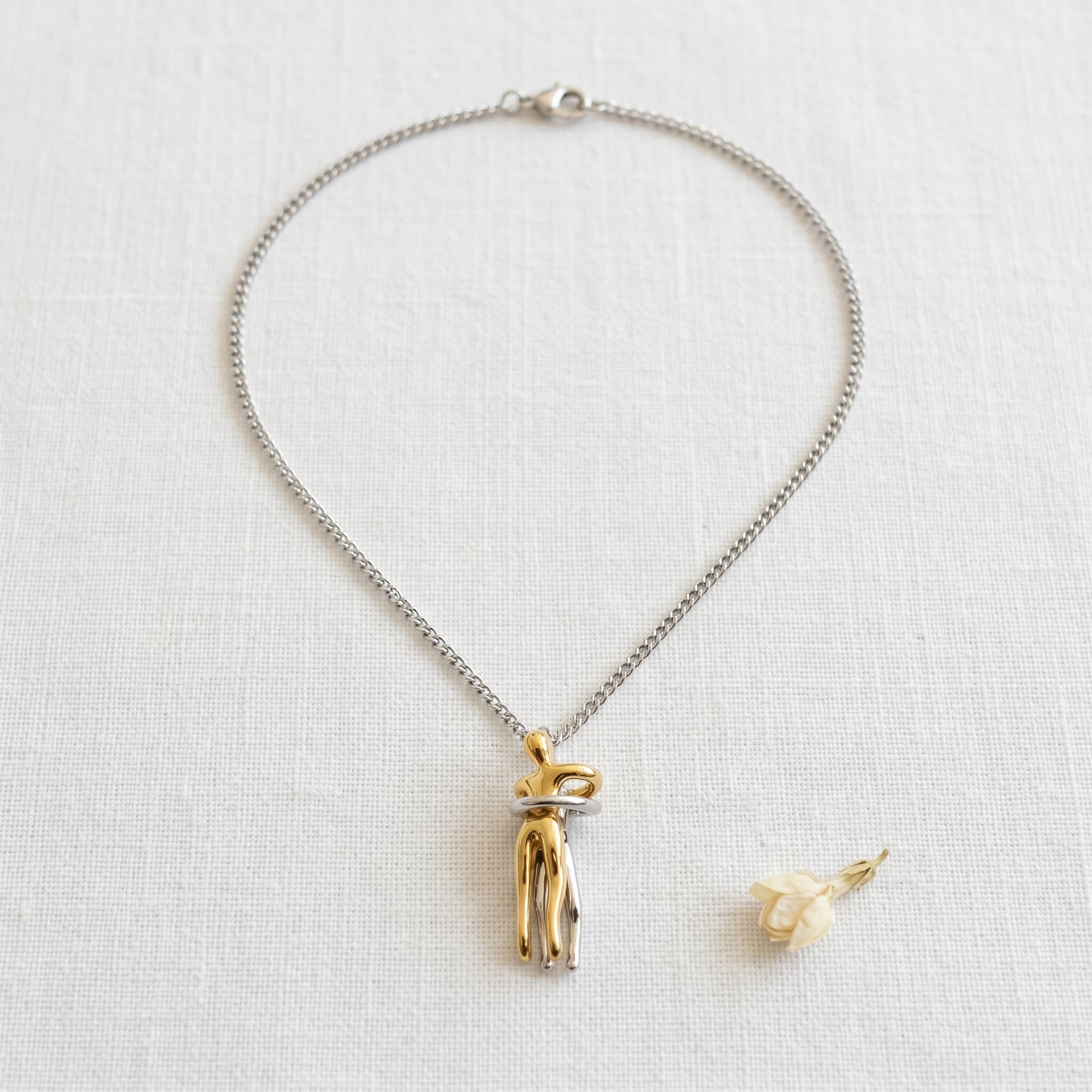 two souls hugging pendant