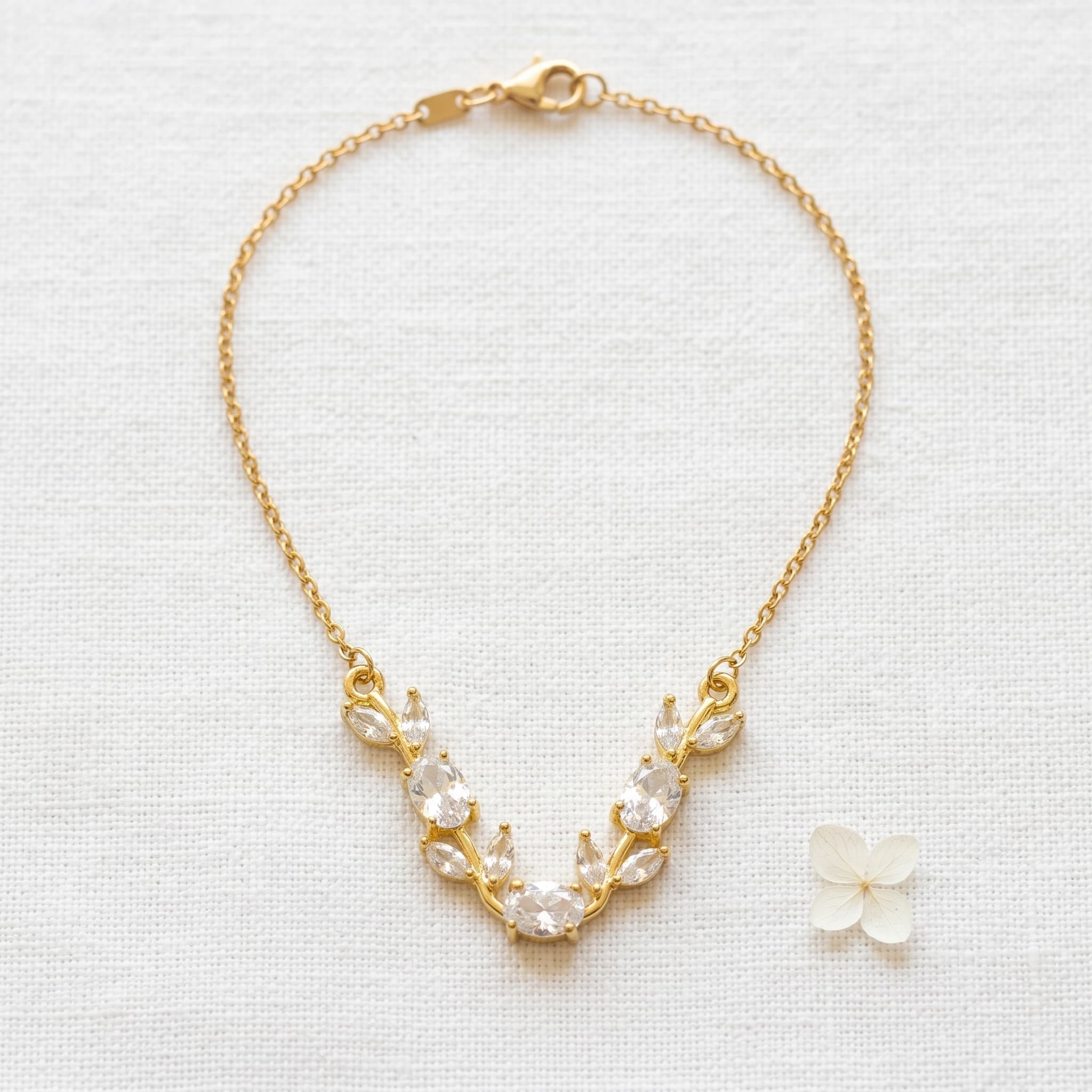 golden leaf vine pendant