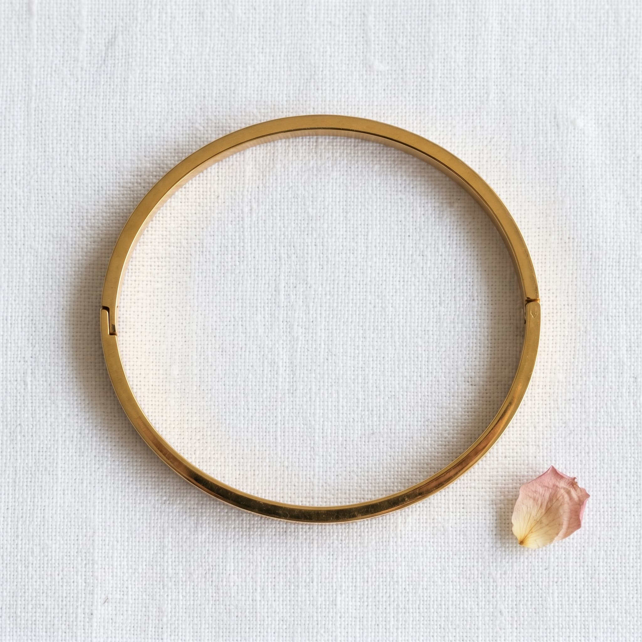 golden crown motif slim bangle