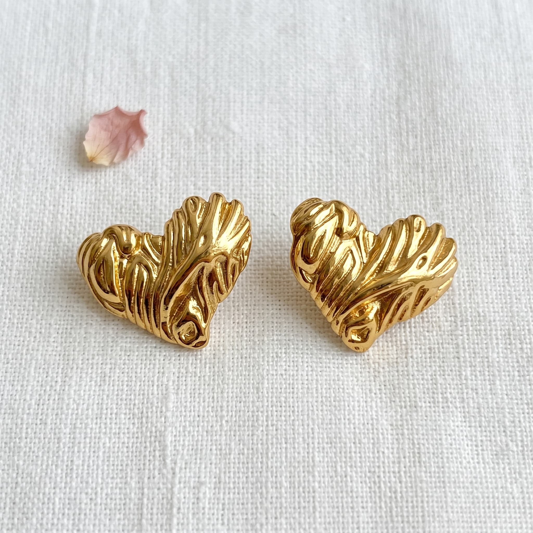 gold ribbed heart studs