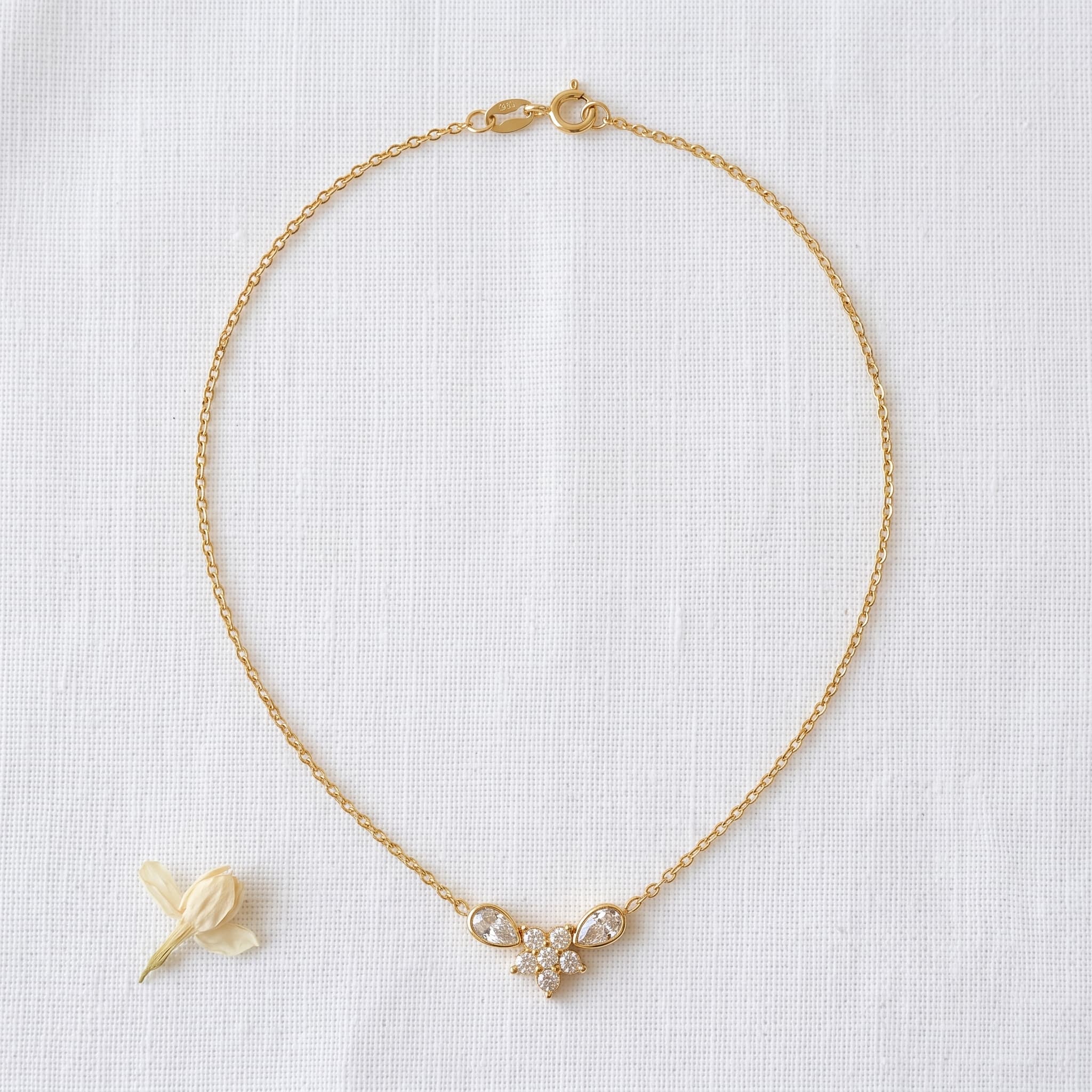 dainty crystal flower necklace