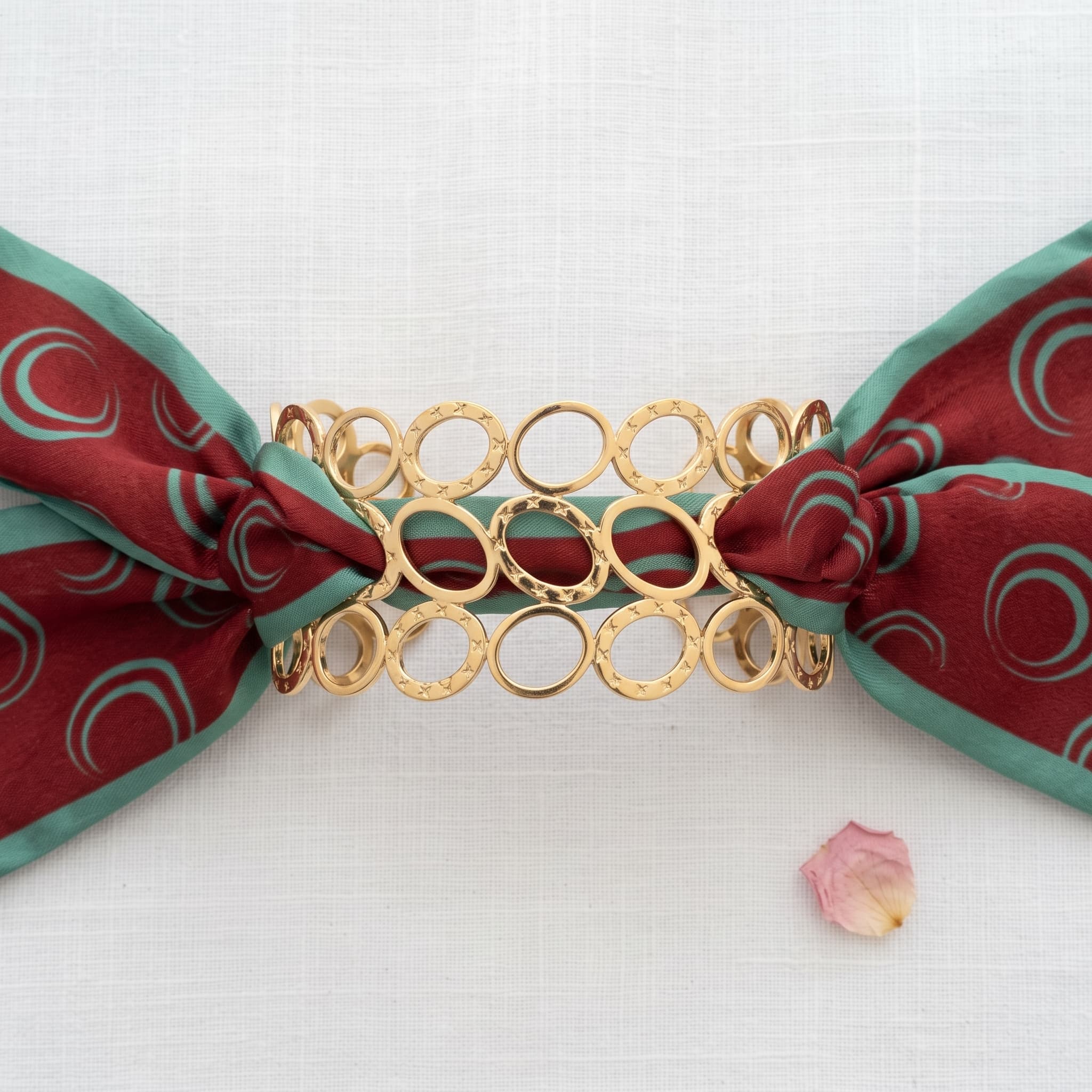 interlinked circles scarf bracelet