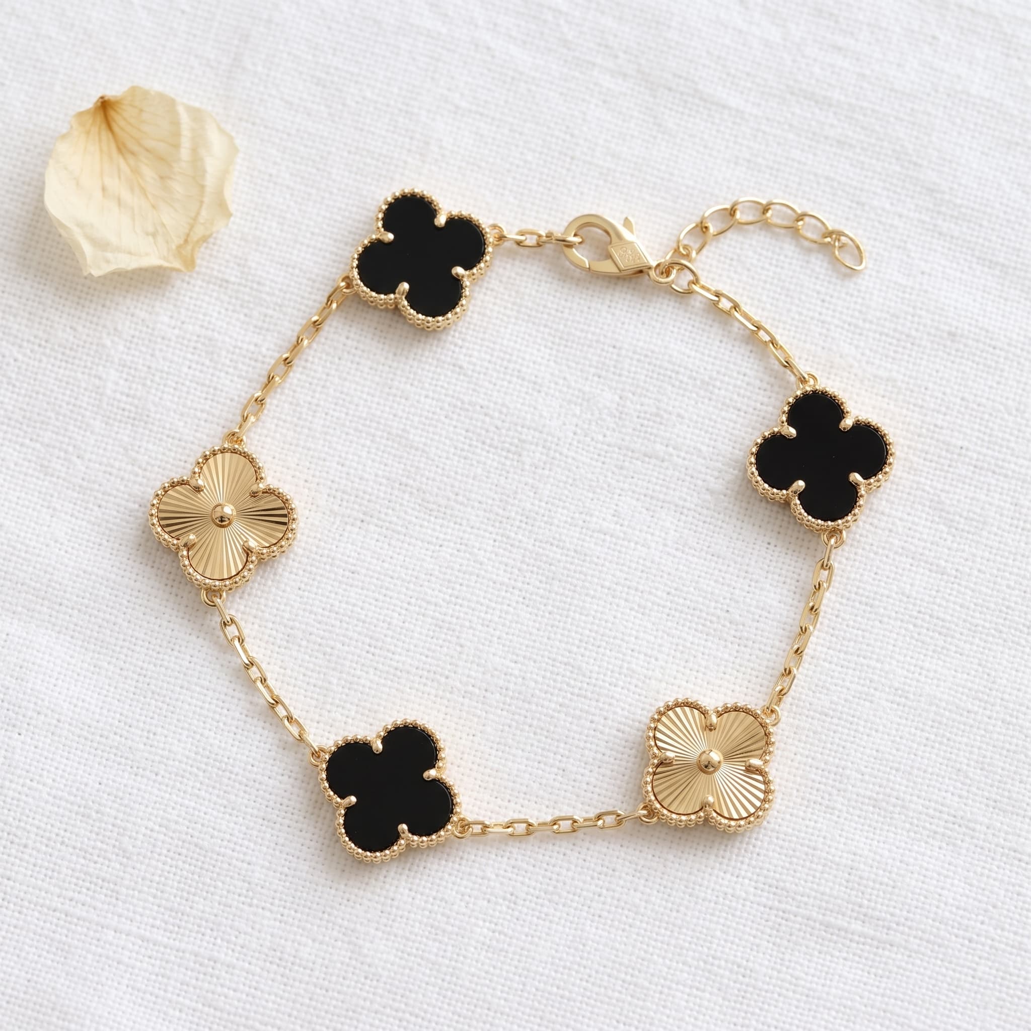 black clover gold chain bracelet