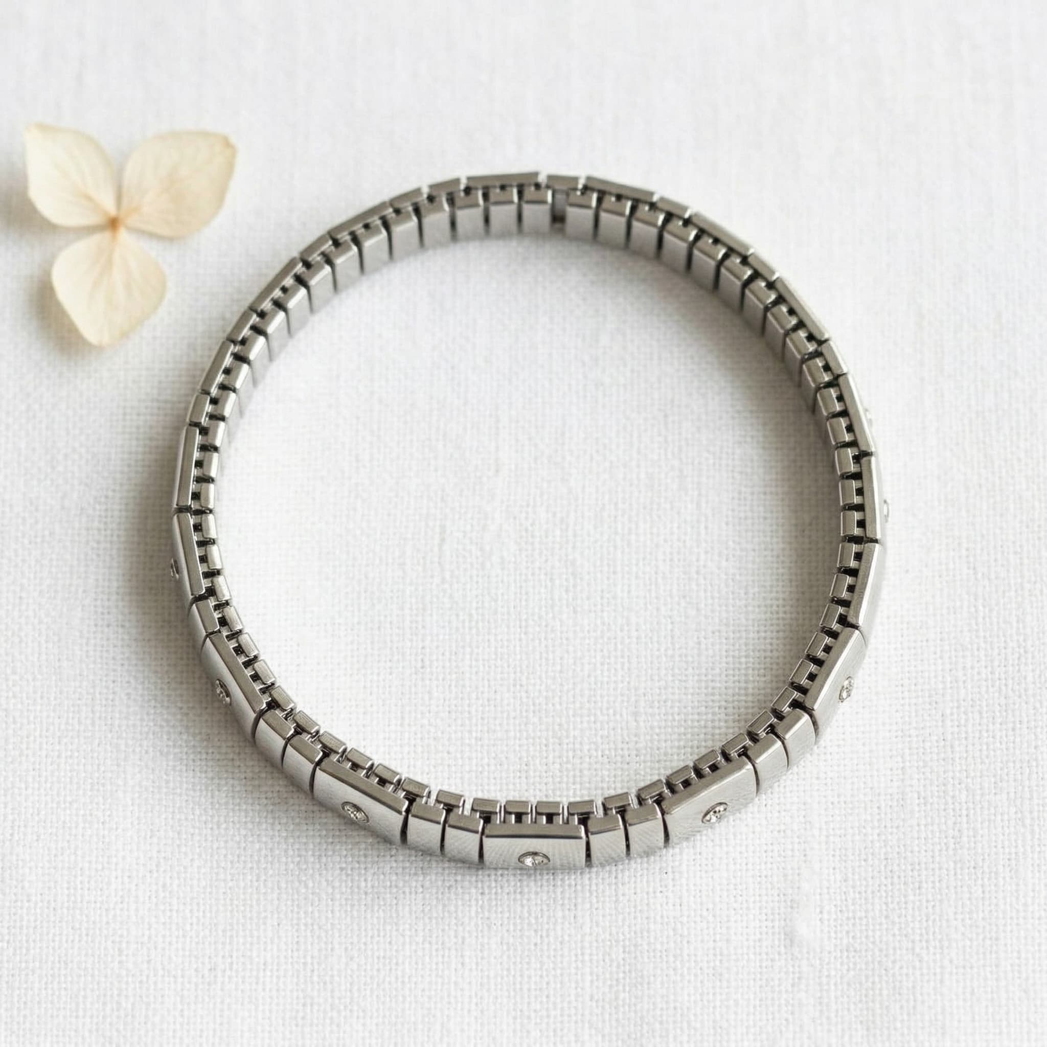 sleek stretchy silver bracelet