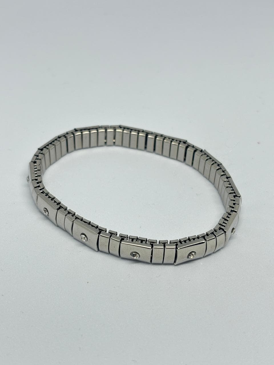 sleek stretchy silver bracelet