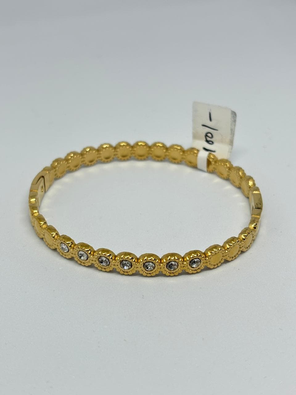 scalloped crystal detail bangle
