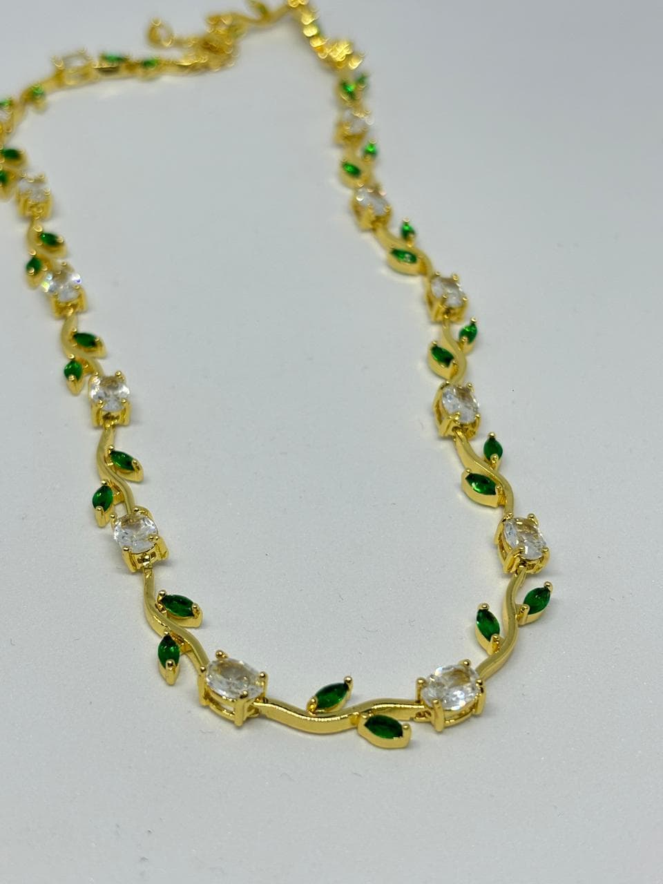 emerald vine tulip necklace