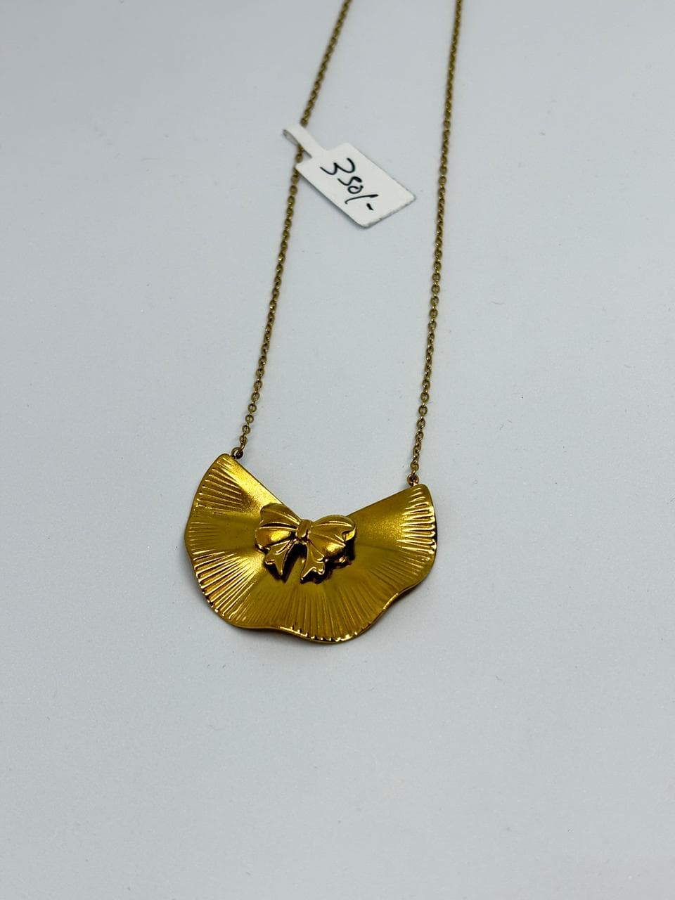 golden bow fan necklace