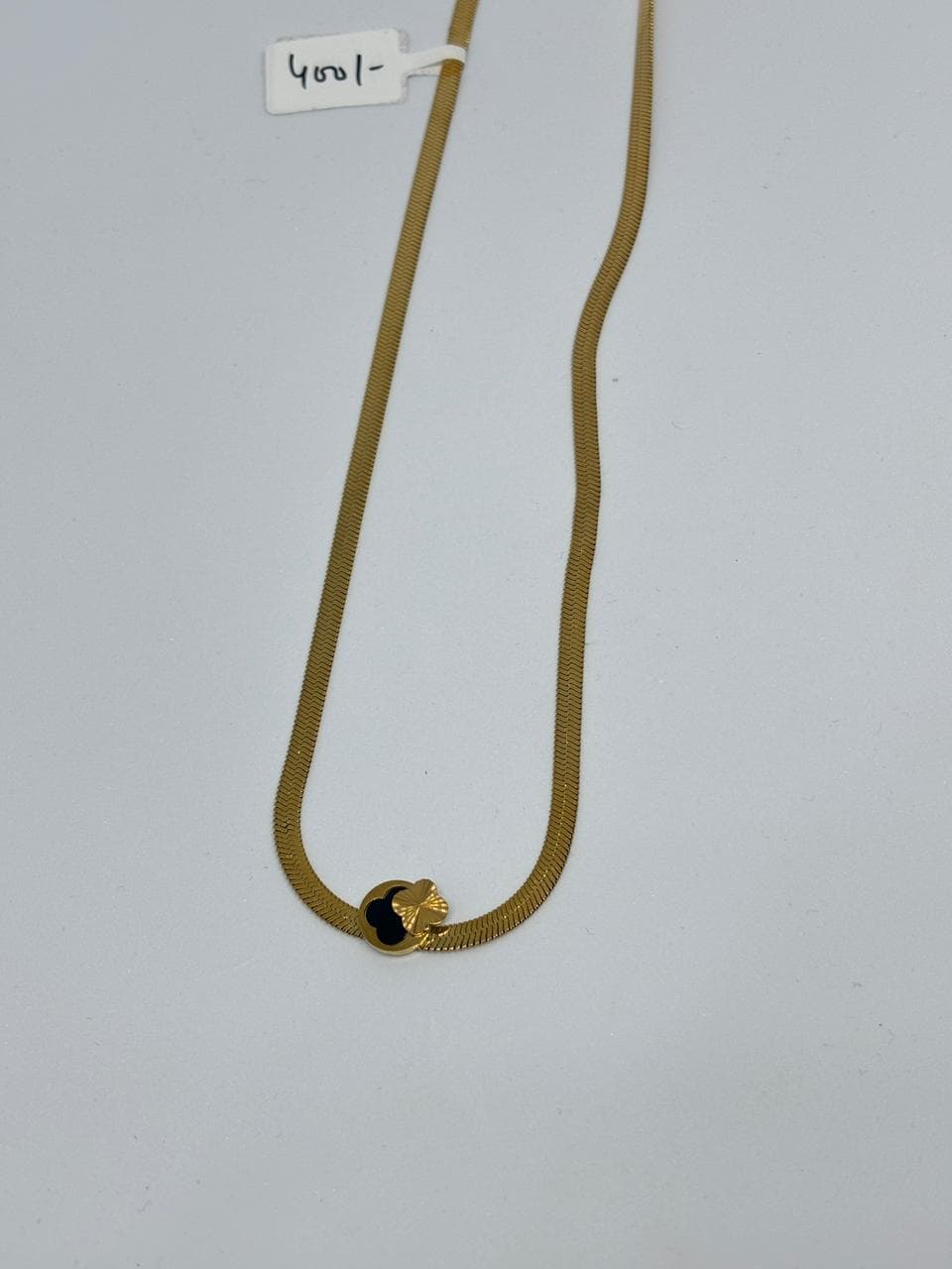 sleek herringbone black clover necklace