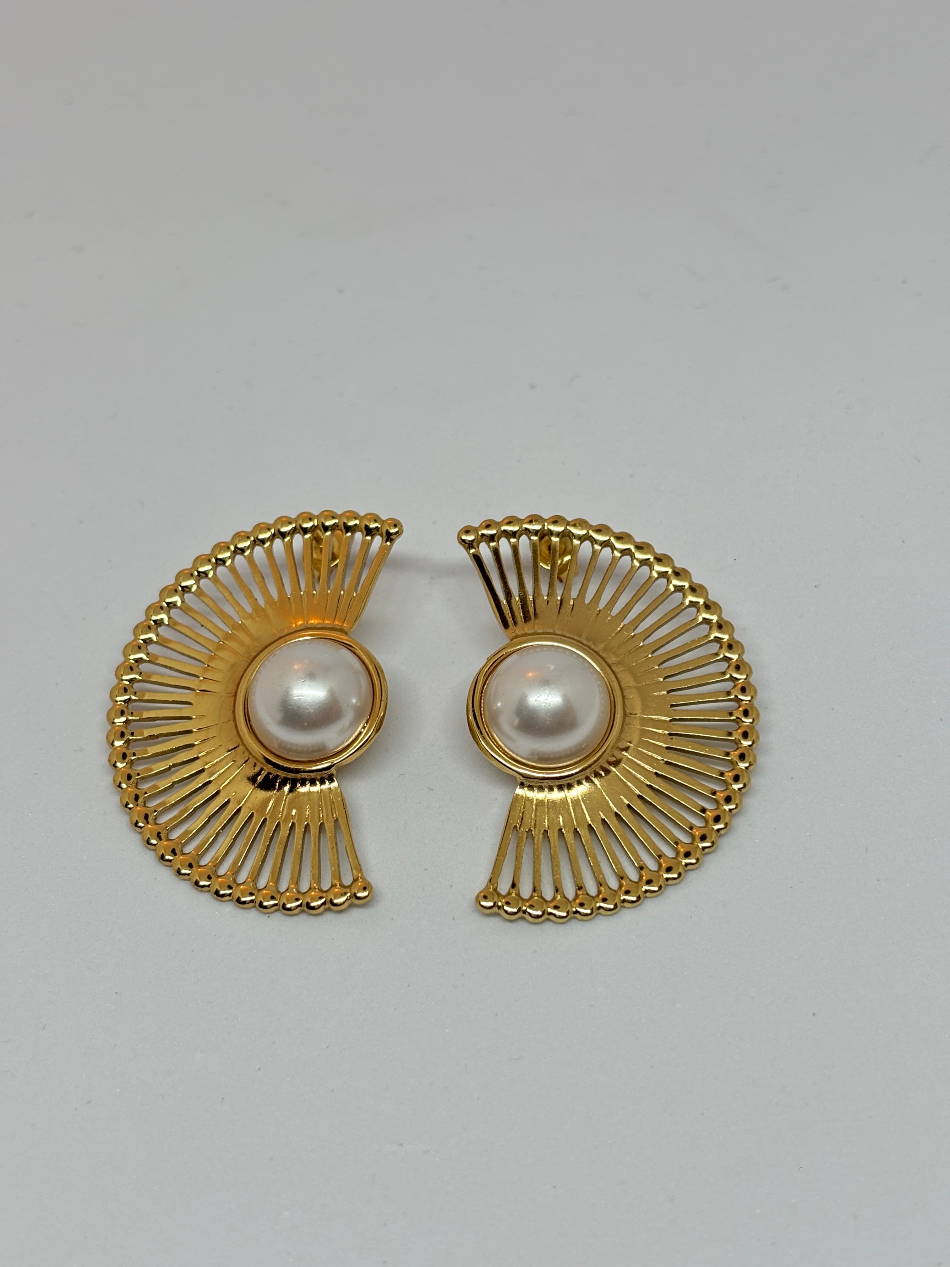 golden fan pearl studs