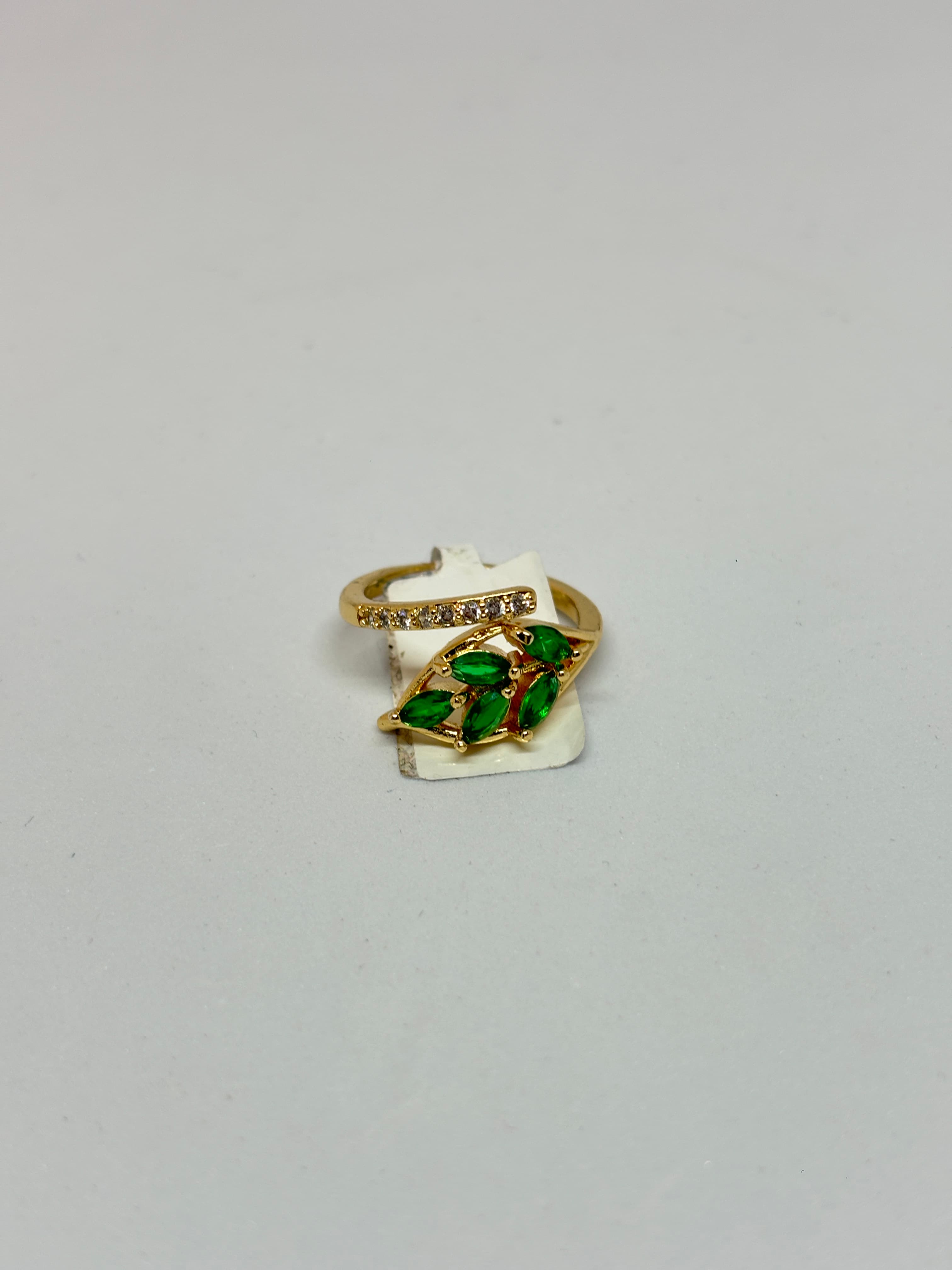 emerald leaf gold ring