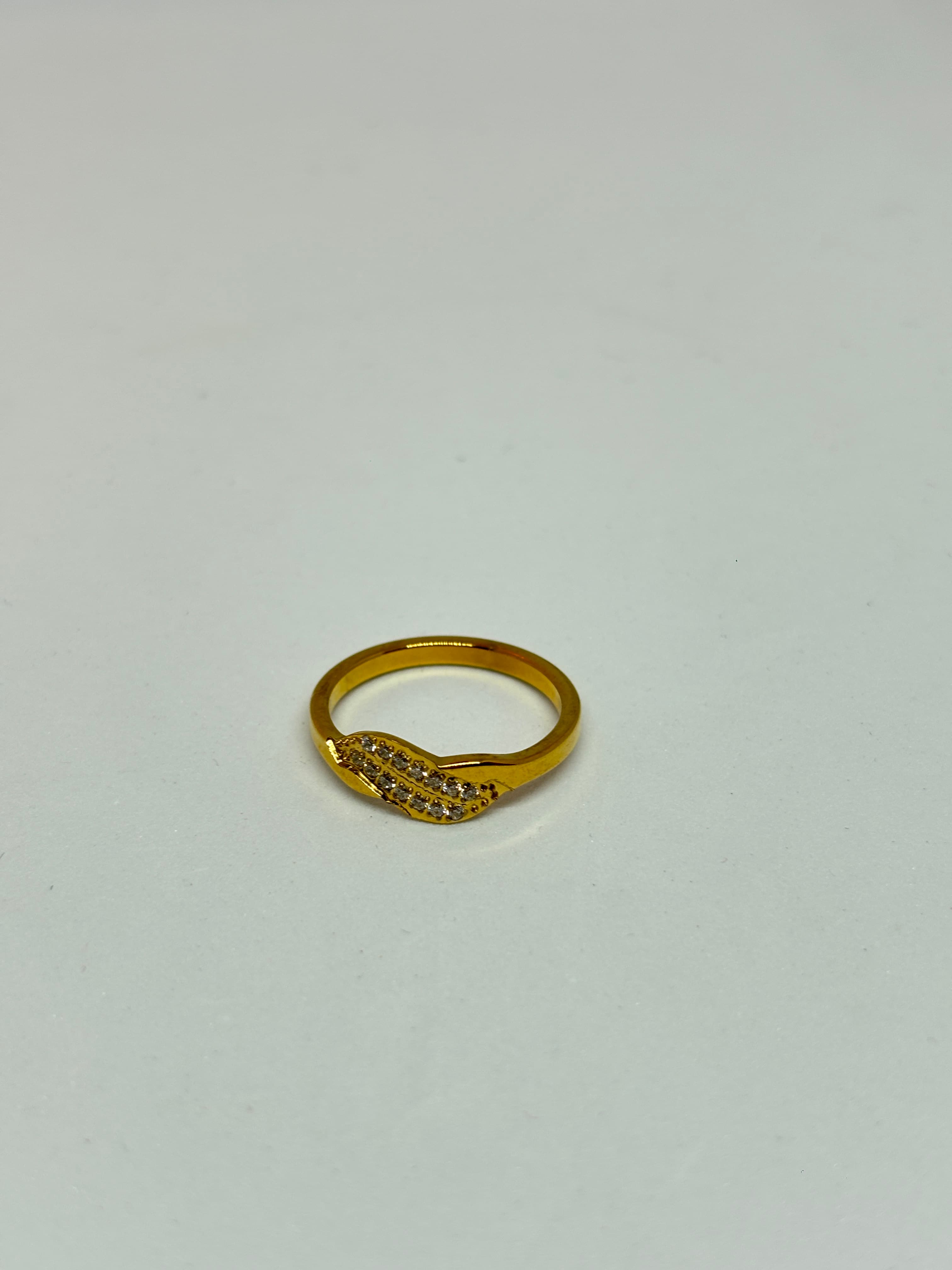 gently curved gold leaf ring